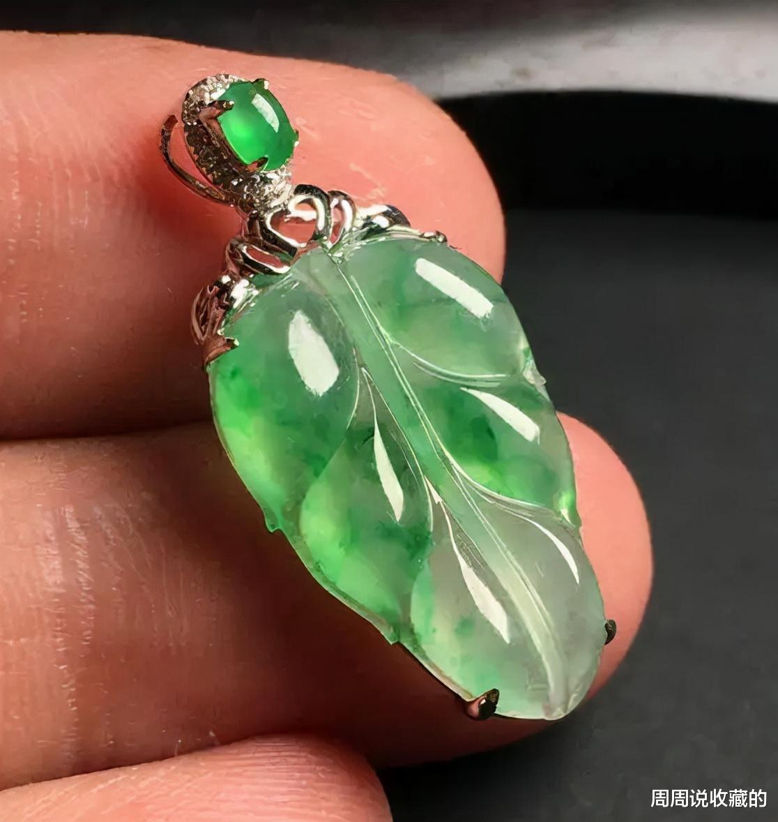 翡翠|镶嵌封底垫色的翡翠,算不算作假?