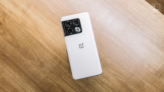 折叠屏|2022 年，手机「超大杯」消失了