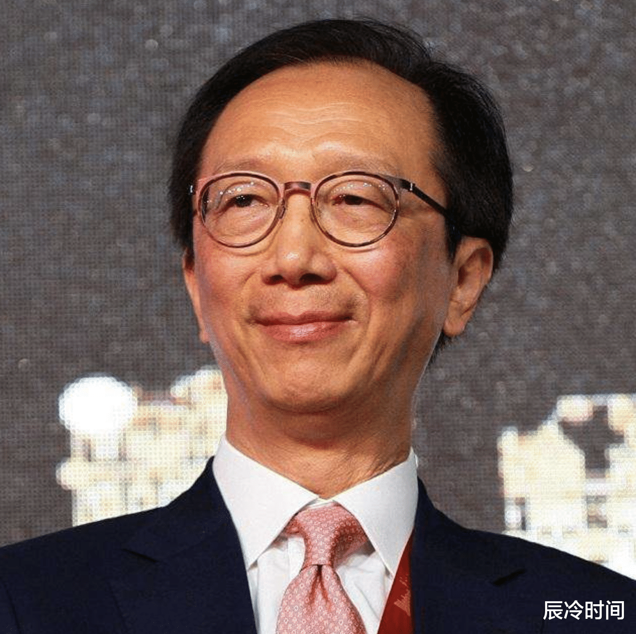 伏明霞|伏明霞：退役后嫁大26歲老公，結婚5年生3娃，70歲丈夫想生第四胎