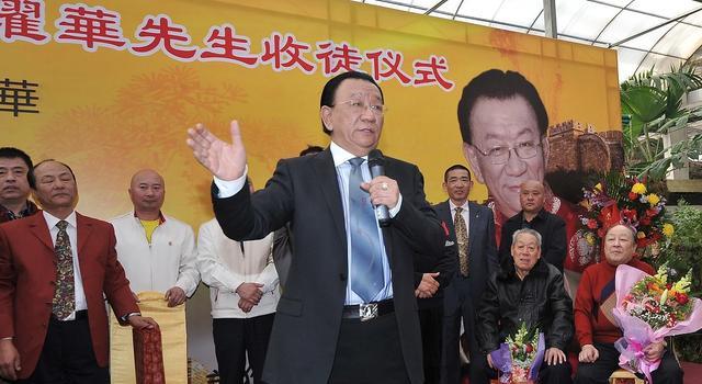 侯耀华|亲人没了儿子自立，侯耀华说我怕什么？这样的态度决定做事风格？