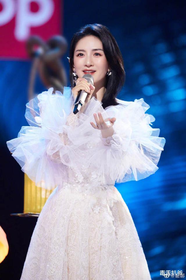 唐嫣|东方卫视春晚彩排曝光：唐嫣跨界主持，张雨绮搭档宋小宝演小品