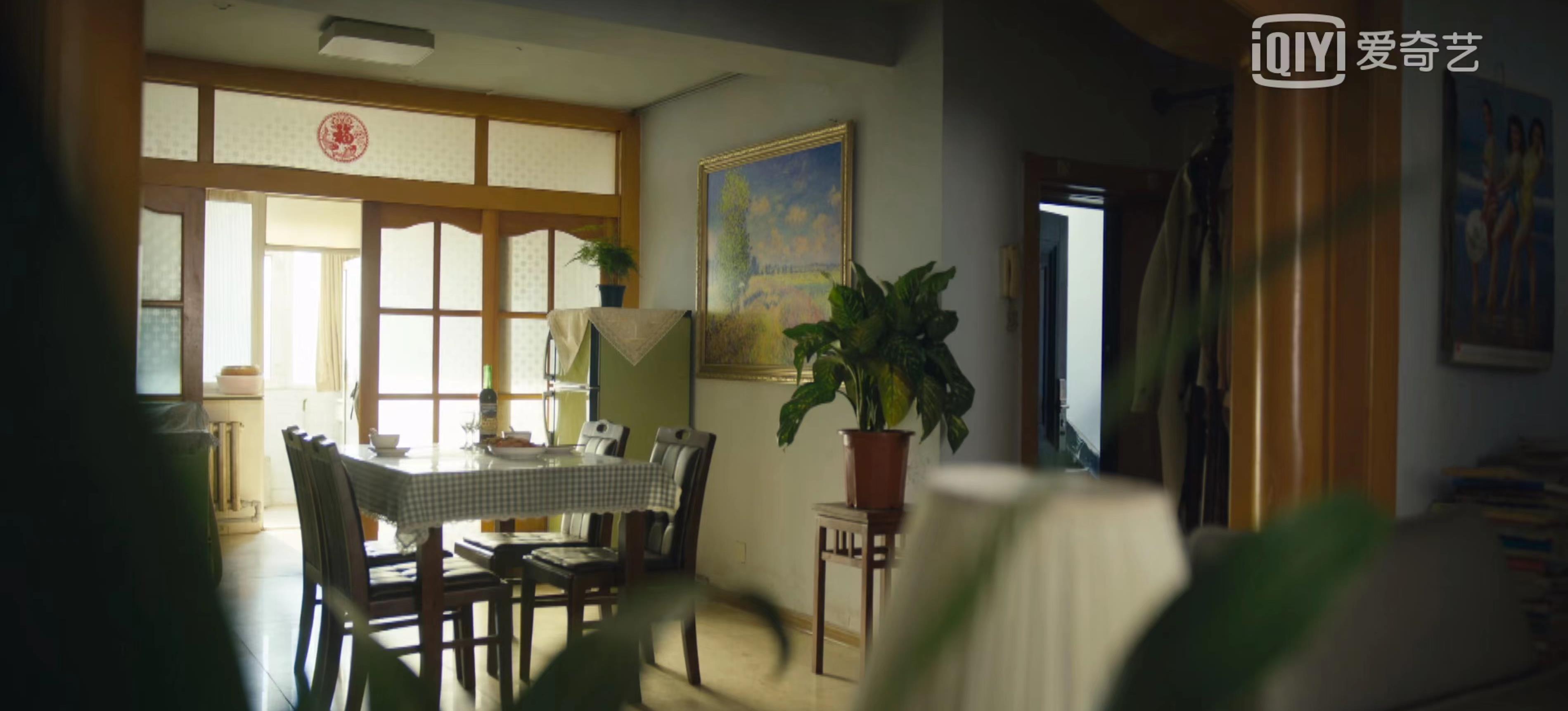 李晟京|《人世间》：兰蔻小黑瓶、电动沙发，网友火眼金睛发现的14个穿帮