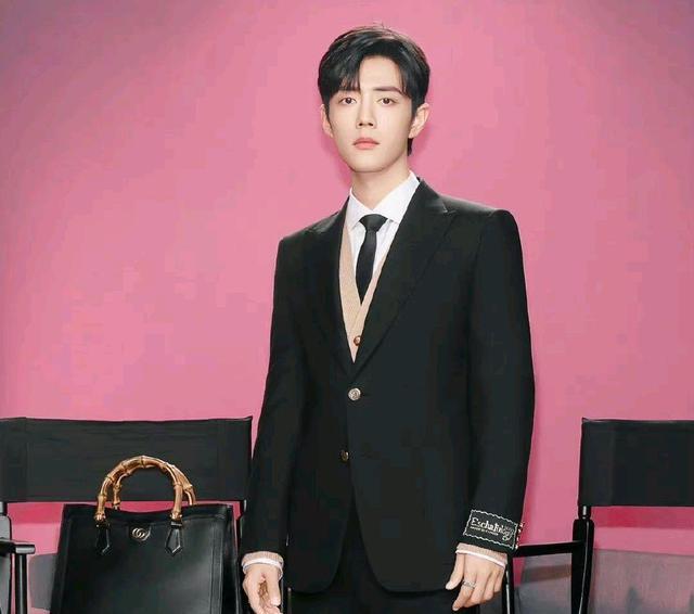 肖战|肖战话题平台播放量突破1100亿，一个月增百亿，肖战还被限制