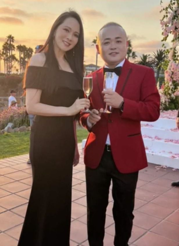 伊能静|伊能静再次翻车,现身海外为富豪庆生,男方被扒是在逃人员