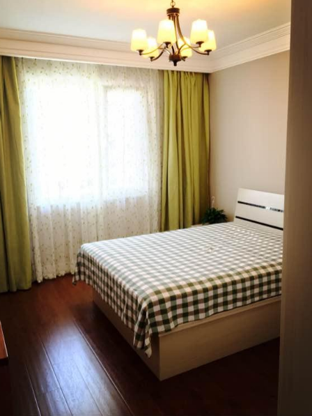 老公坚持把电视墙贴文化砖，我骂他脑子进水，完工后发现我错了！