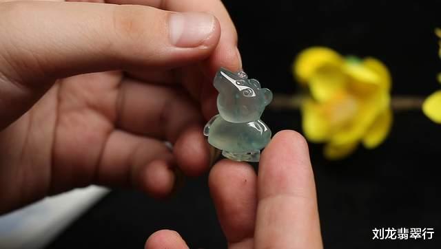翡翠|幸运赌石记：小万的翡翠原石，能否切出惊喜蜕变