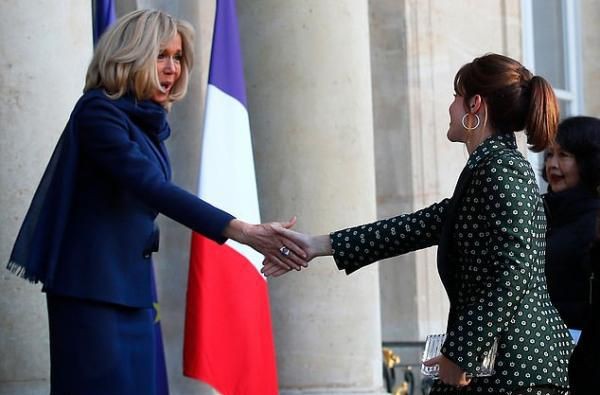 唇膏 让你更有力量的9只权力唇膏，艾玛沃森见法国第一夫人靠它显专业