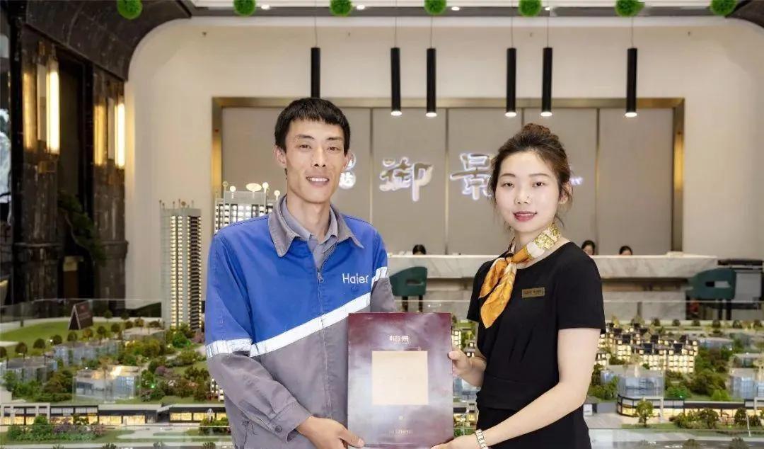 2020年,90后小哥徒手爬6楼救小女孩,老板知情后奖励1套60万房子