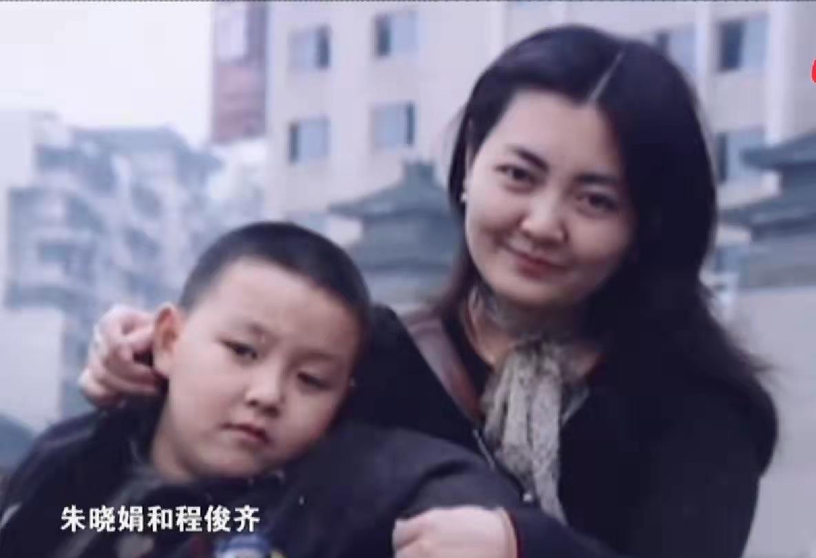 亲子鉴定错误,女子错付23年母爱,和许敏相比,朱晓娟的痛苦更多