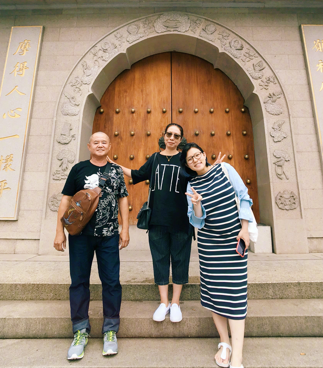 谢依霖|谢依霖自曝母亲患精神病，多次上吊烧炭欲自杀，举刀砍丈夫太可怕