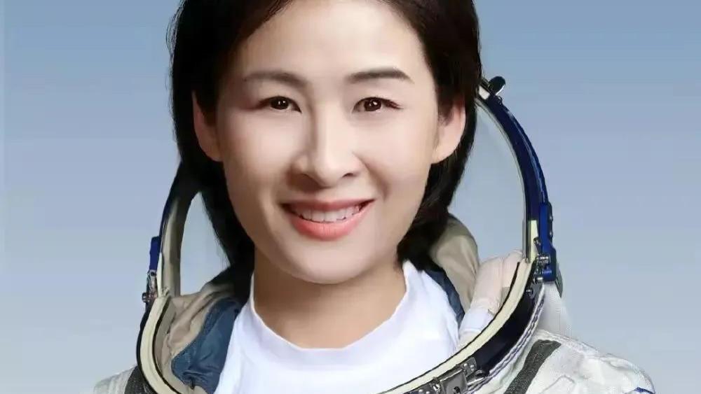 今天，女航天员刘洋将到达地球！能成为第一位航天女将军吗？
