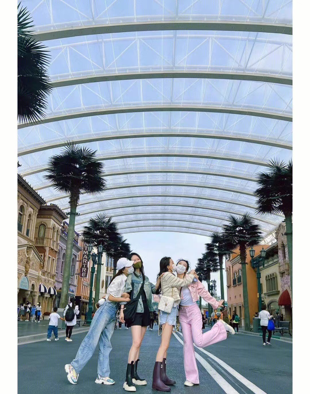 有钱又美又年轻！孙怡近照穿搭将近8万，这才是标准的白富美穿搭