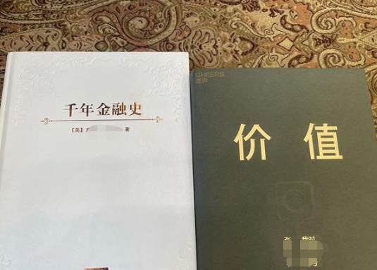 吴秀波|吴秀波前女友疑有新恋情，与壮硕男子甜蜜依偎，男方一身名牌吸睛