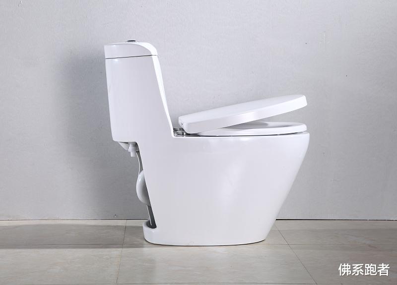 为什么有的人把水烧好倒进马桶里,谁知道这么做的原因?