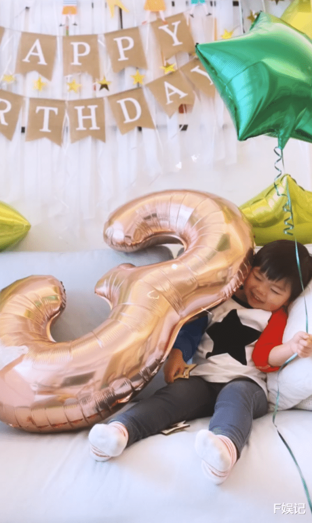 岑丽香|前TVB花旦岑丽香在家为大儿子庆3岁生日 亲自布置场景兼跳舞助兴