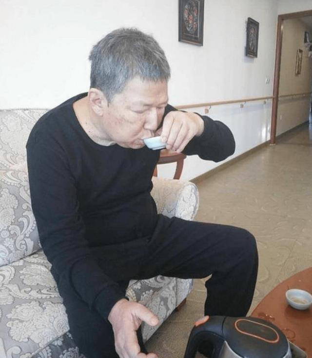 李春平|李春平晚年“被结婚”，九代单传的儿子和“女友”将何去何从？