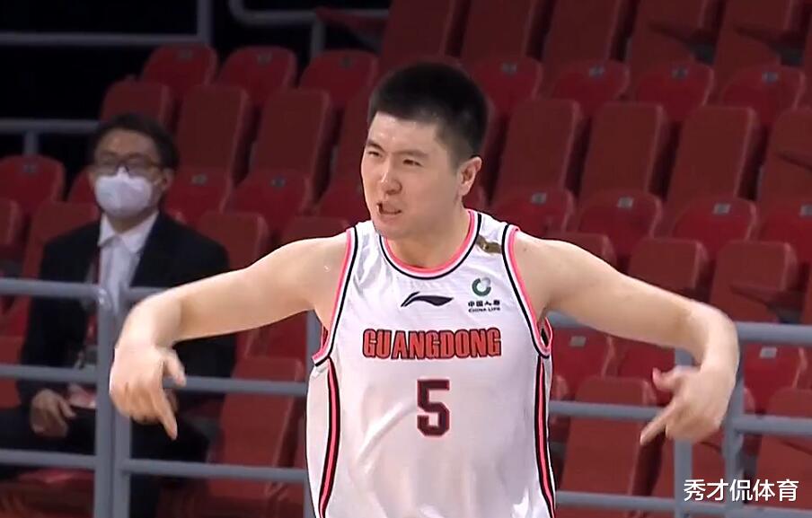 C罗|拿捏！广东输球杜锋却给杨鸣上课，极致小阵容太杀人，徐杰一战封神