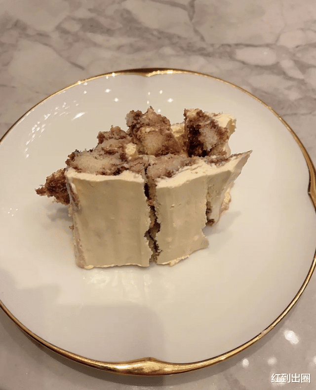 朴敏英|12岁王诗龄在家做蛋糕！面部红润尖下巴抢镜，新豪宅内景曝光太奢华