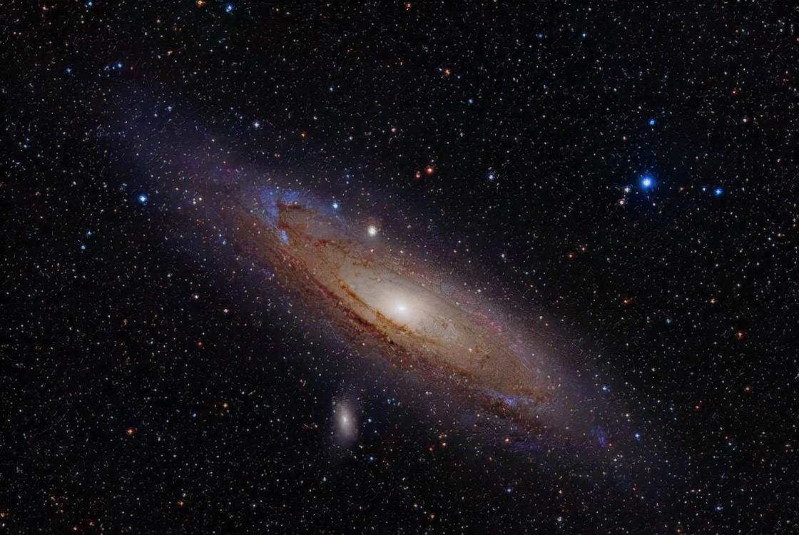目前已知发现最大的星系,直径400万光年,相当于银河系的25倍!