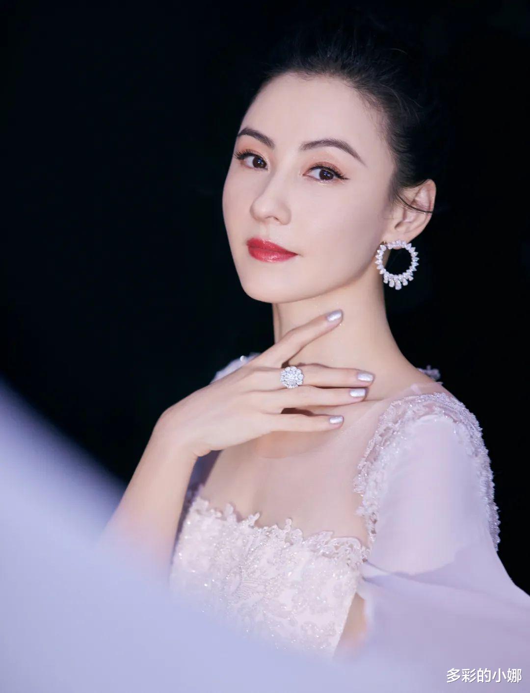 张柏芝|张柏芝公布三胎正脸照，却意外曝光2亿豪宅，网友：好丑