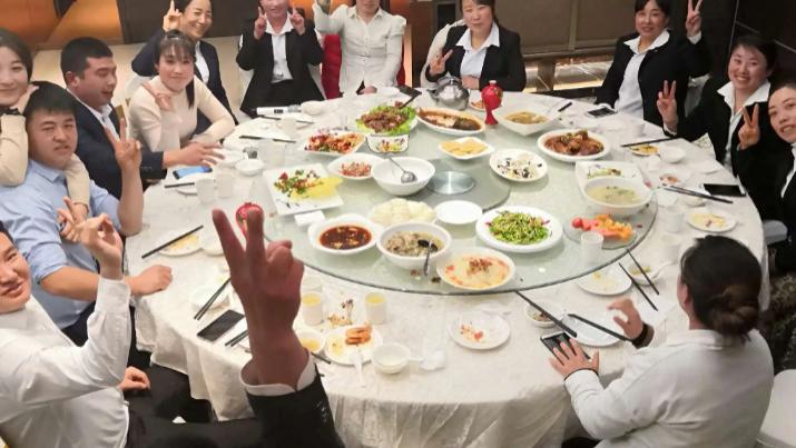 |跟领导喝酒说话要有分寸，行家教你3句客套话，升职加薪指日可待