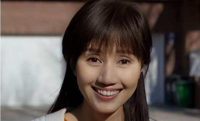 石匠|《玫瑰之战》全职太太,为爱折翼的天使,也有涅槃重生的能力