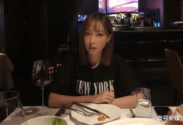 抖音|本是京城名媛，却靠戏精被网友熟知，真有钱是装不出来的？