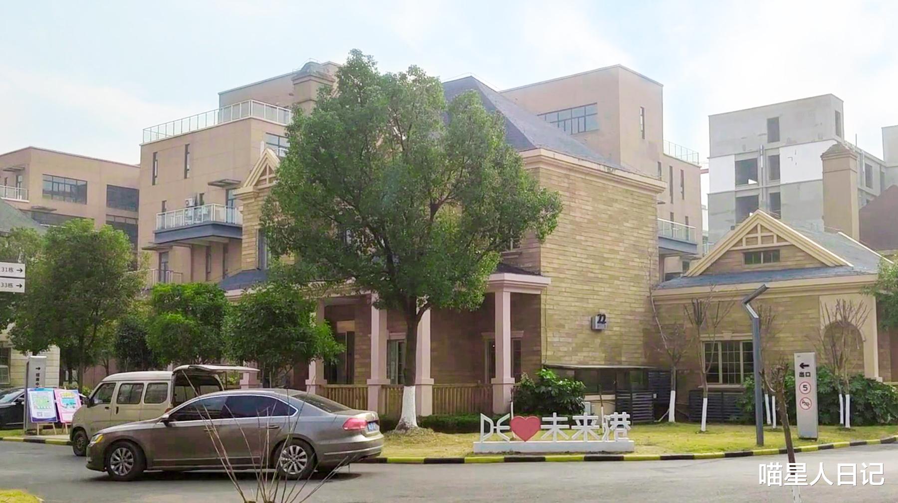 武汉城区青菱河边有座欧式小镇,建满异域风情建筑,街拍好地方