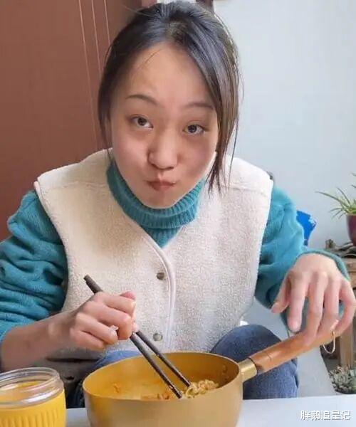 邵雨轩|“贝勒爷”邵雨轩：半年涨粉4000万，素颜、邋遢的她凭啥能火？