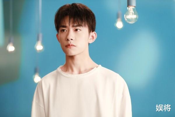 刘亦菲|娱乐圈“名人榜”揭晓，杨幂排在贾玲后面，第一名才22岁