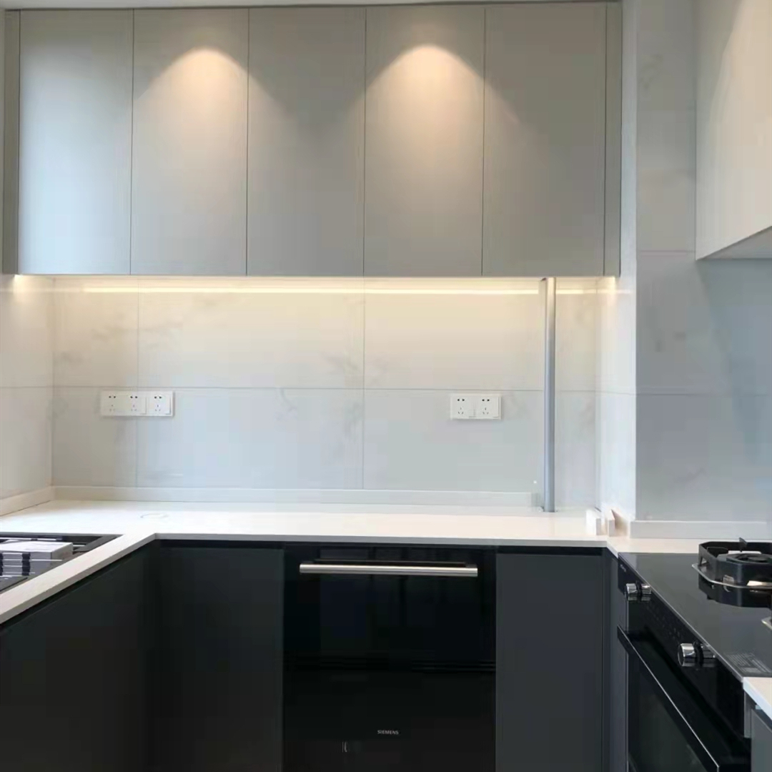 厨房烟道被拆除师傅砸了两个洞，怎么处理才能使家里不返味？