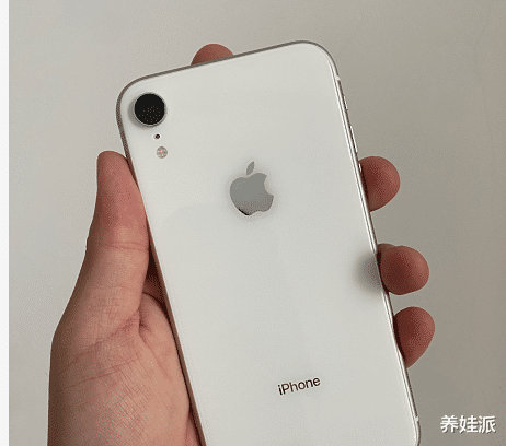 小姐姐|网友1800买小姐姐一手iPhone被骗，某鱼这种套路要小心！