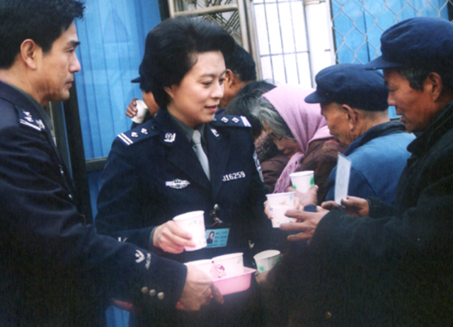 任长霞|“穿着暴露”就别演女警,这5位女星告诉你,教养是刻在骨子里的