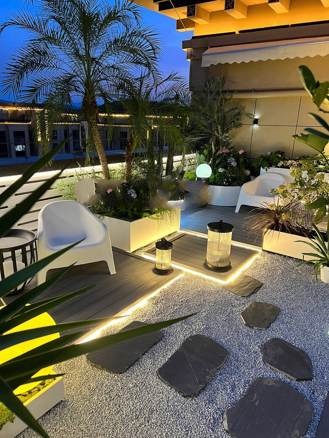 不顾反对,买了带80㎡露台的顶楼复式,打造成假日风露台空中花园