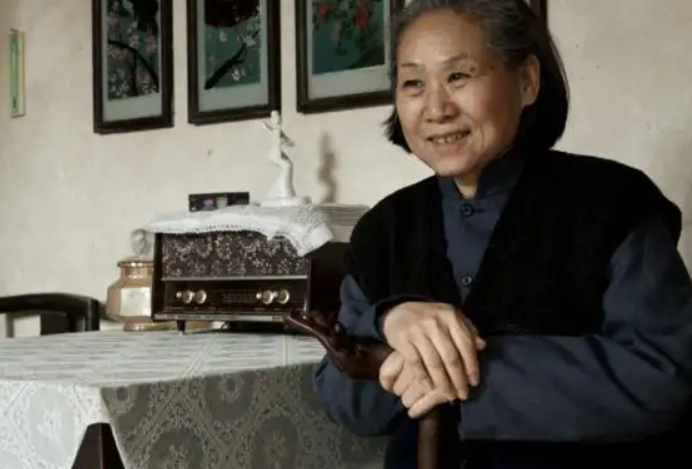 关晓彤|毛孩：意外把妈妈带入演艺圈，如今自己无戏拍，妈妈却红遍全国