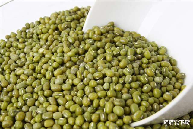 穴位|农历五月多“湿热”,建议:无论男女,常吃4样,清热解暑精力足