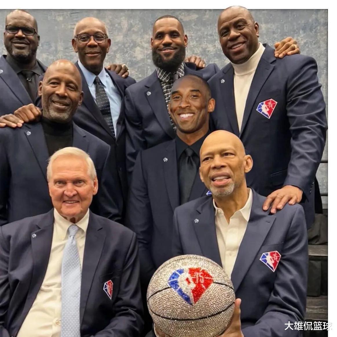 科比·布莱恩特|NBA球迷将科比布莱恩特拍进了湖人队75大球星的合照中