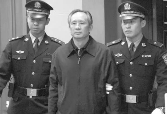 春晚|80后美貌歌唱家,曾受邀登上春晚舞台,却为了名利成为大贪的情妇