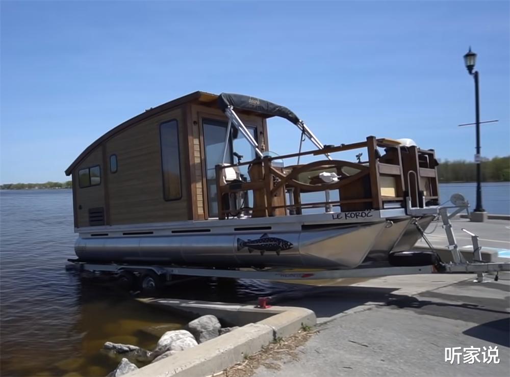 一位木工为过“水上生活”,亲手建起18㎡船屋,虽是蜗居却太舒适