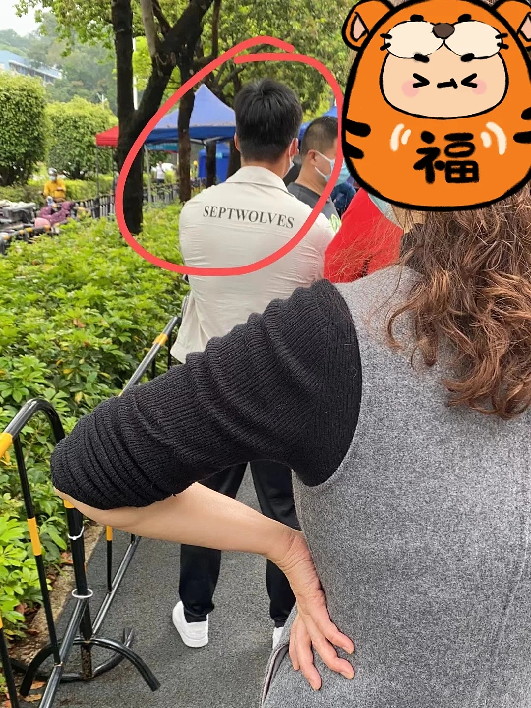 苏炳添|网友做核酸偶遇苏炳添，助理轻声叮嘱不要声张，对志愿者很亲切