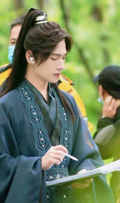 杨洋|网友评选新古装四美,杨洋肖战王鹤棣上榜,最后一位疑似许凯!