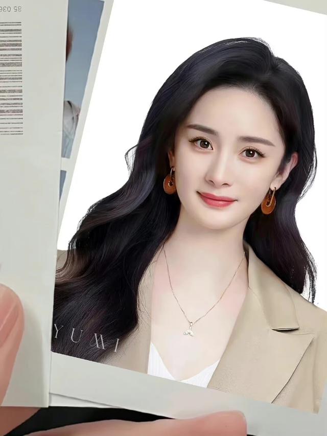 米饭 内娱女明星的证件照告诉我们一个道理：发型一定不要贴头皮！