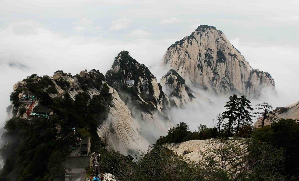 华山|这座“危险”的山峰，垂直90度分布，只能一往无前地向上攀登