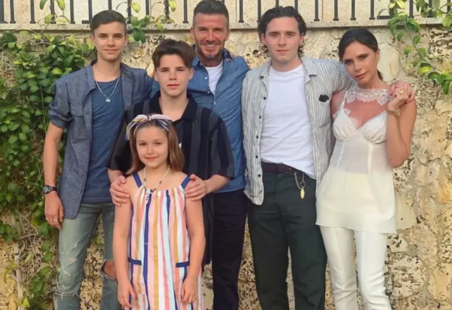 小贝|贝嫂负债9位数！拒绝向儿媳求救，小贝晒全家福，大儿子被排除！