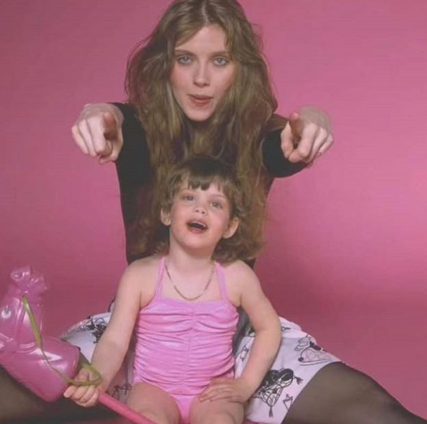 史蒂芬|风流母亲出轨生下私生女 11岁与生父相认 长大后成绝美“精灵公主”