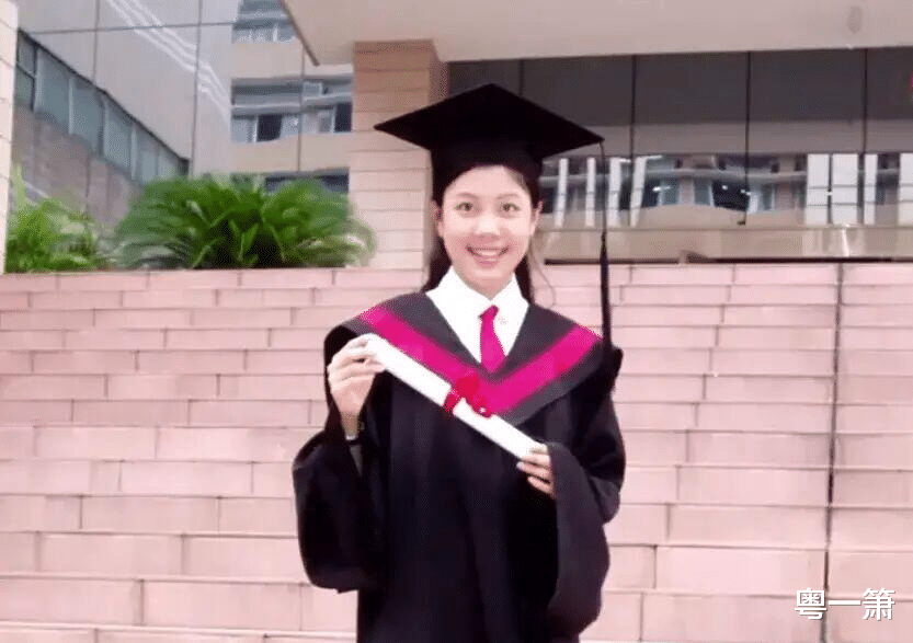 今日关注|《今日关注》主持人黎绮雯家庭和事业两不误,气质甚至更胜从前