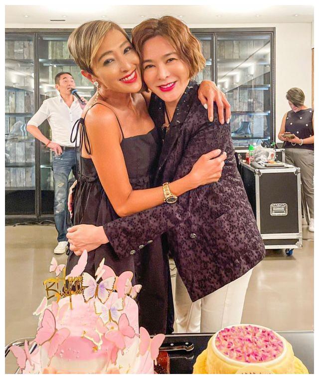 邱淑贞|54岁邱淑贞现身模样大变，臃肿发福头发稀疏，法令纹深重超显老