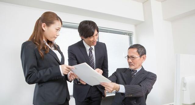 |我做了8年办公室主任混得一地鸡毛,奉劝:人到中年,别再伺候人