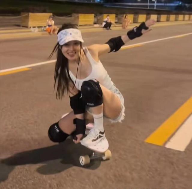 贾云馨|甜馨唱ZOOM,英韩语切换好流利!评论区褒贬不一,直指李小璐