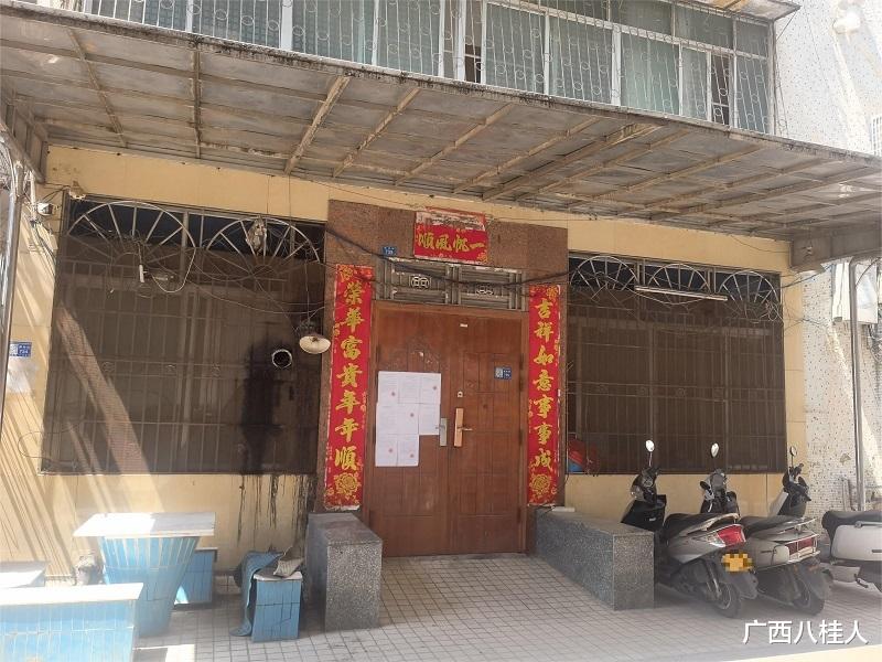 少见,桂平市区一栋6层的私人民房,1楼被拍卖,还有人22万买下